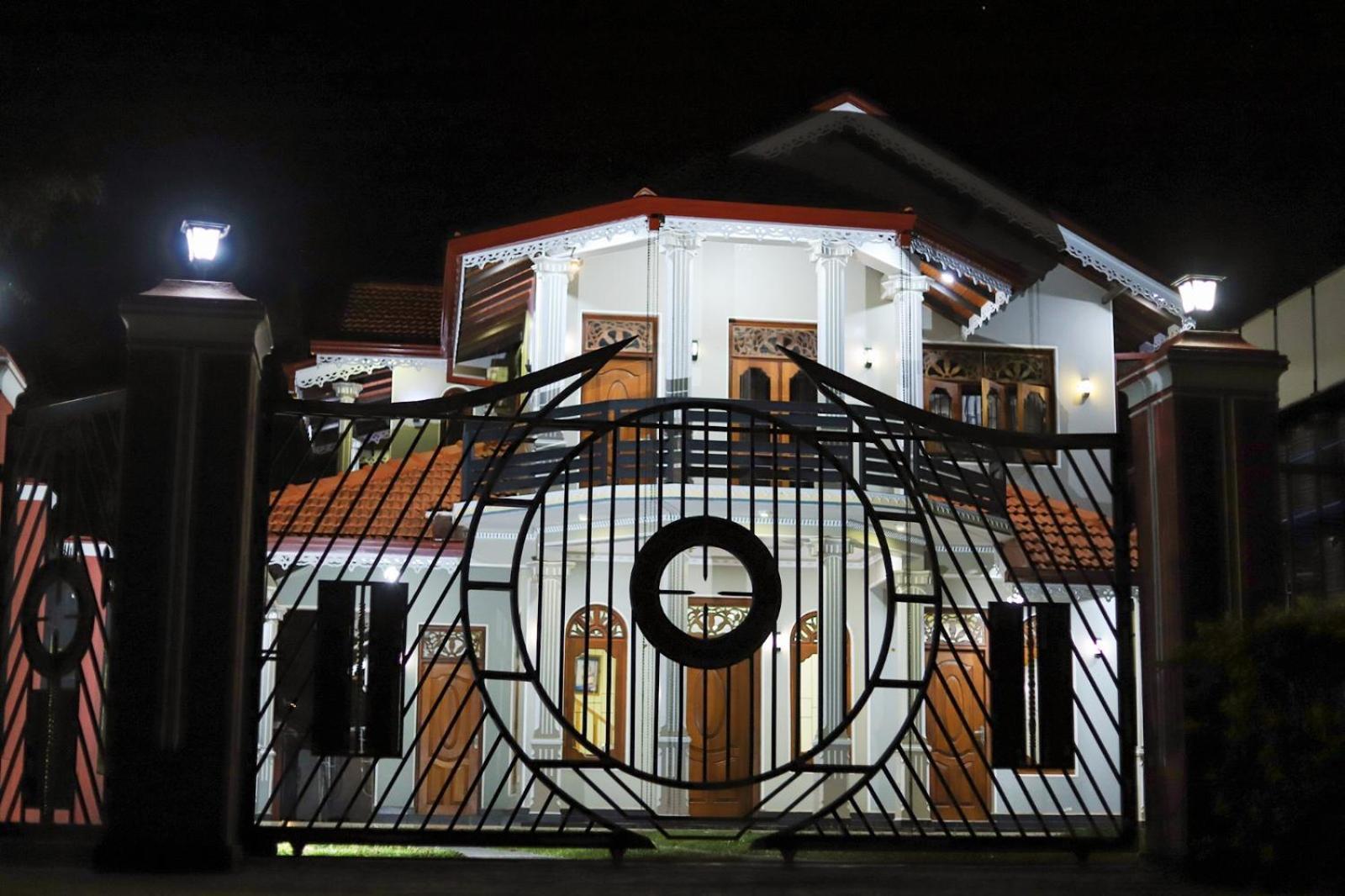 Shara Luxury Holiday Home Marawila Extérieur photo